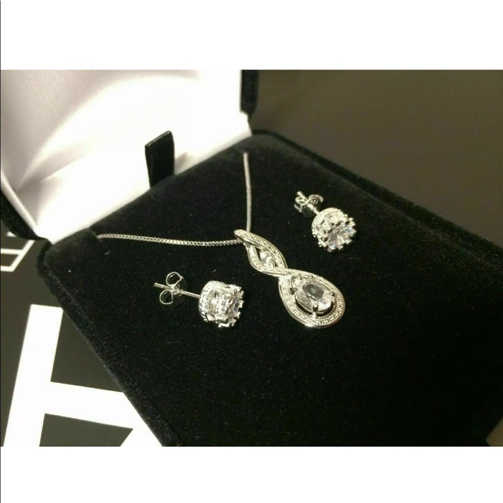 Kay Jewelers 2ct White Sapphire Necklace